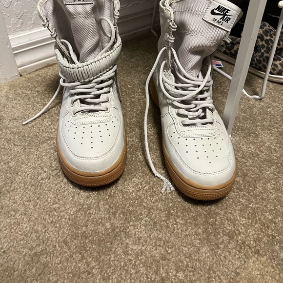 2017 Nike 
Wmns SF Air Force 1 High 'Light Bone' - Picture 4 of 6